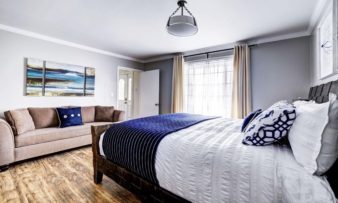 Southwest Anaheim Casa | 10 Bd Disneyland Pool Home WOW Frozen & Superhero Kids Rooms! Casas Vacashine!