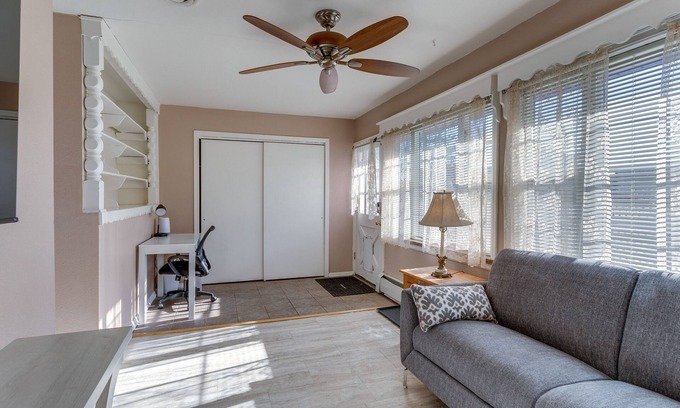 Aurora Apartamento | 10 Mi to Denver: Horse Farm Apartment in Aurora!