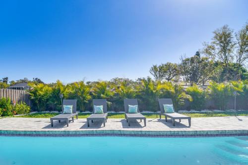 Pinellas Park Casa | 10 Mi to Dtwn St Petersburg Mod Central Getaway