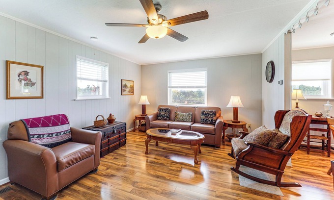 Piney Creek Casa | 10 Mi to New River State Park: Rural Home w/ Views