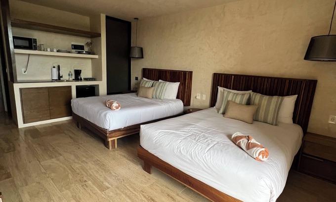 Área de La Veleta Hotel | ¡A 10 min de la playa!, Seguridad 24 hrs, servicio concierge.