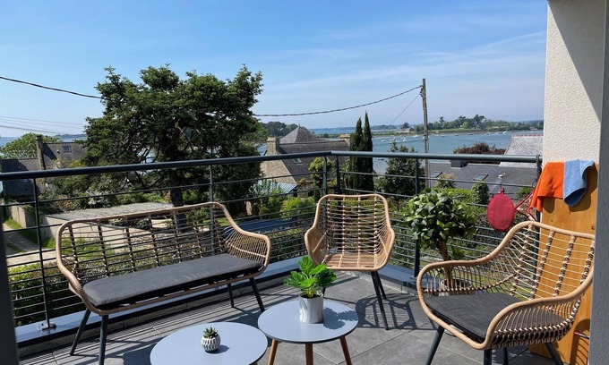 Sene Casa | 100 M2 T3 APARTMENT on the 2nd floor of a contemporary house with SEA VIEW