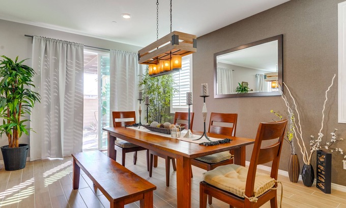 Mira Loma Casa | Casa modelo ★ Luxury Family Retreat 5B / 4b ★ Wifi rápido