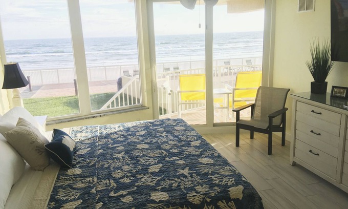 Daytona Beach Shores Condominio | Primer piso, frente al mar directo 2 BR - 2. 5 BA, remodelación completa espaciosa, limpia