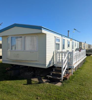 Ingoldmells Chalet De Esquí | 104-2 coral beach 8 berth 4 ADULTS MAX LEAD PERSON MUST BE OVER 30
