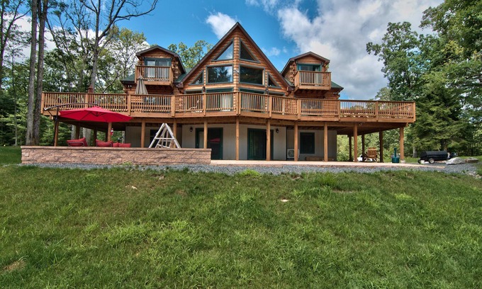 Hickory Hills Casa | 50 acres privados, estanque, WIFI, aislado, a minutos de Slopes / Casino, capacidad para 30!