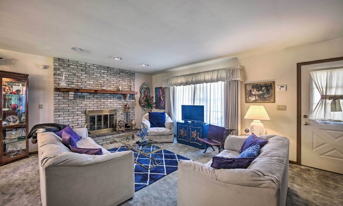 Harrisburg Casa | 12 Mi to Hersheypark: Family Home w/ Deck!