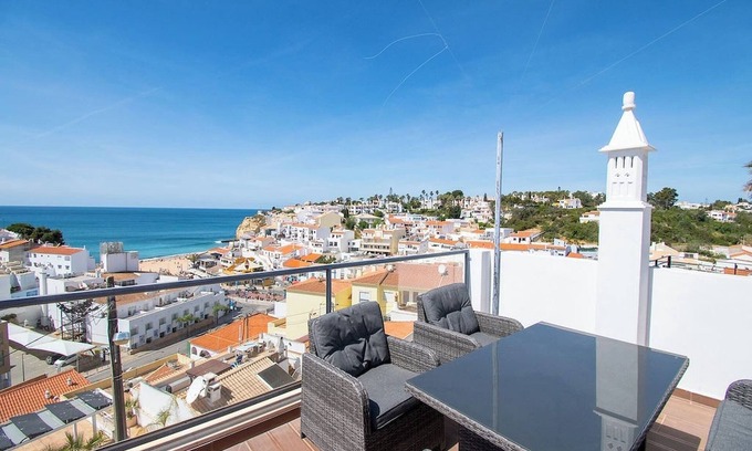 Carvoeiro Chalet De Esquí | 12A Modernised yet traditional house