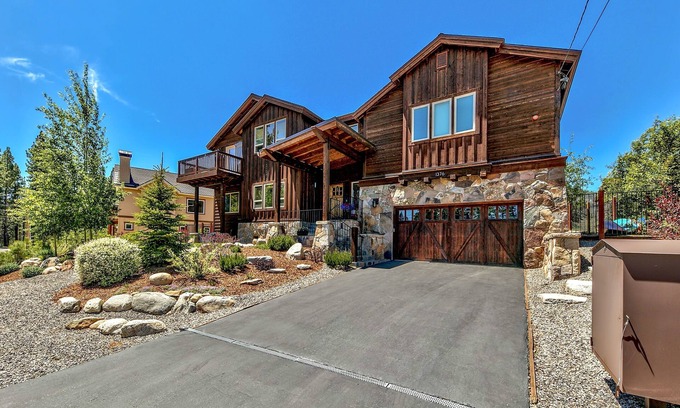 Mountain View Estates Casa | 1376MD MNT Contemporary come play in the mountains fall discounts in place