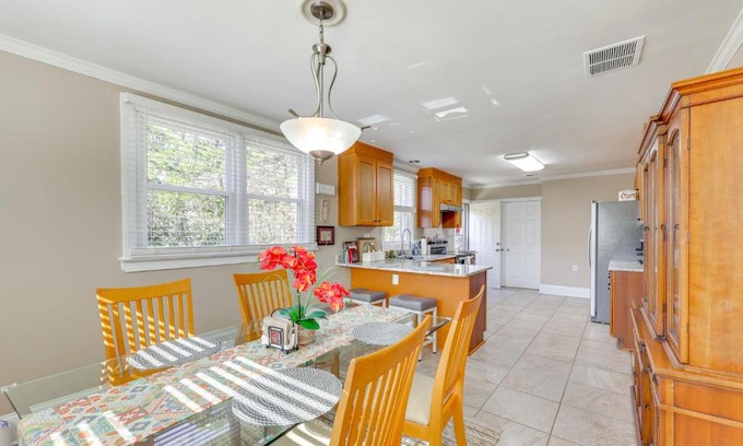 Cary Casa | 14 Mi to Raleigh Charming Family Home!