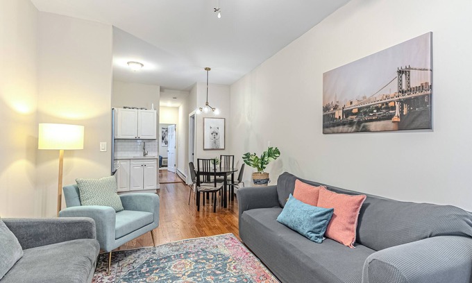 West New York Apartamento | 15 Min to NYC 2 Bedroom Apartment