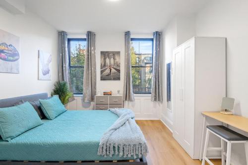 Hoboken Apartamento | 15 Minutes to NYC - Modern & Colorful Hoboken Getaway