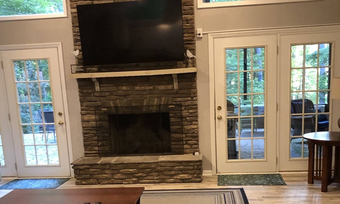 Manson Casa | 17 Acre Waterfront Private Retreat