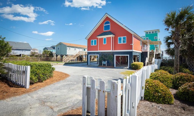 Folly Beach Casa | 1709 E Ashley Bacon in the sun
