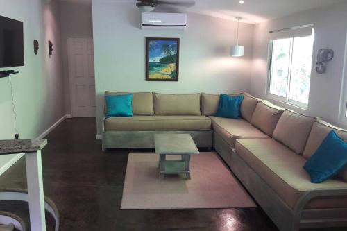 Playa Hermosa Apartamento | #17A Hermosa Beach Bungalow 1st floor 1 bedroom Apt