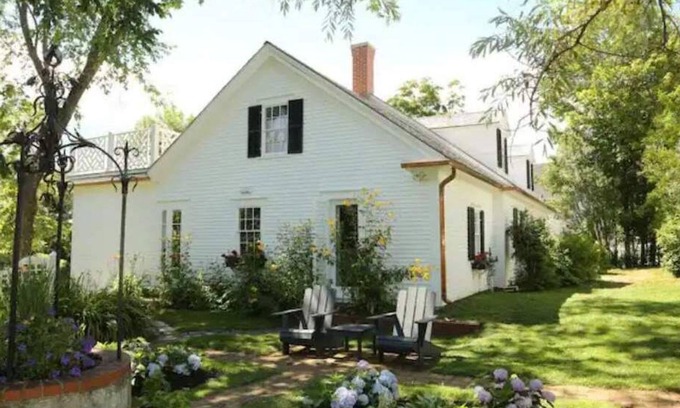 St. Andrews Casa | 1830s Cory Cottage – Historic Stay w/ Ocean Views. Walk to everything.