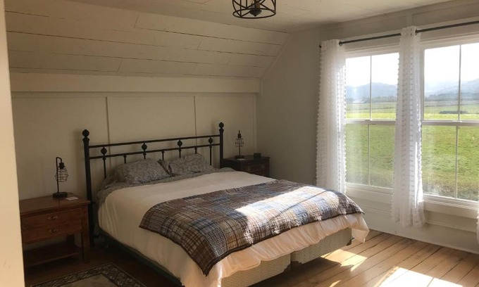 Ferndale Casa | 1858 Homestead