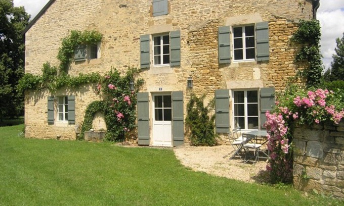 Villegusien-le-Lac Otro | 18th Century Country Farmhouse