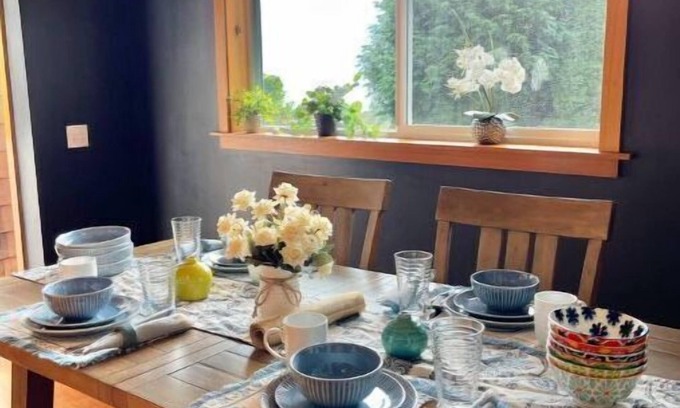 West Queen Anne Casa | 1939 West Queen Anne Townhome wiith Puget Sound View