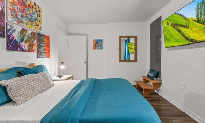 West Philadelphia Hotel | Urban Chic Suites Near Center City