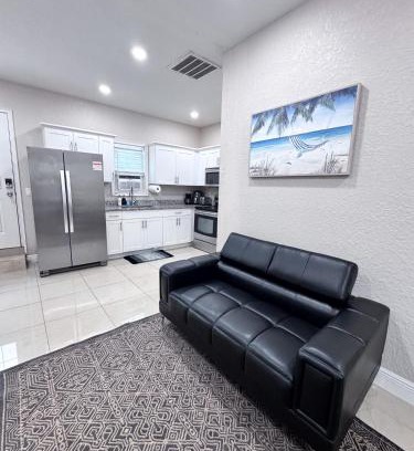 Old Seminole Heights Apartamento | 1o Minutes to Downtown Free Parking, AC