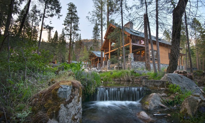 North Wawona Casa | (1R) Rustic Retreat (2 Bedrooms Only)