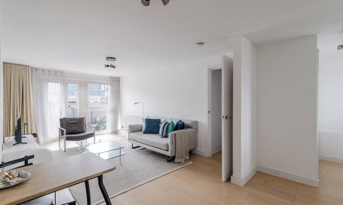 Churchill Apartamento | 2-Bed Flat with Balcony Views