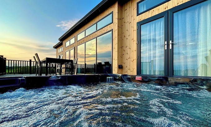 Coleford Chalet De Esquí | 2 bedroom accommodation in Coleford, Forest oF Dean