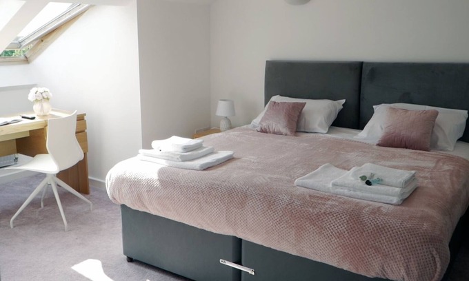 Peterborough Apartamento | 2 bedroom apartment with a large balcony.