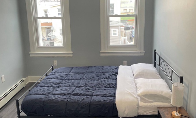 West New York Apartamento | 2-bedroom apartment in brilliant West New York with WiFi, AC