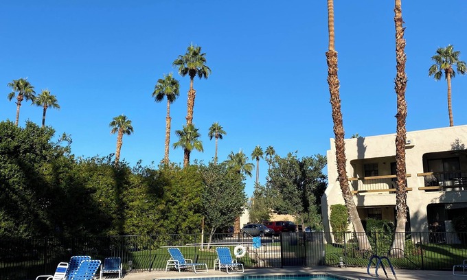 Palm Springs Apartamento | Apartamento de 2 habitaciones en la parte tranquila de Palm Springs