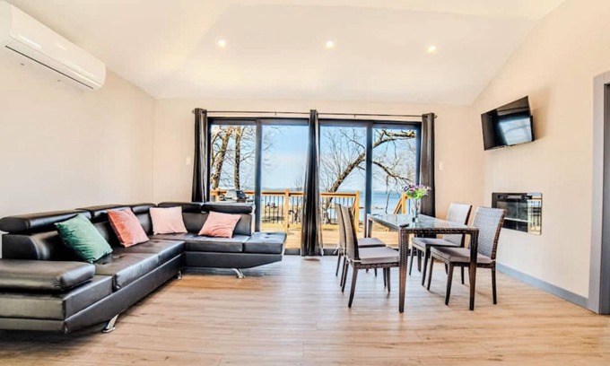 Harwood Cabina | 2 Bedroom Cottage #1: Willow Bay