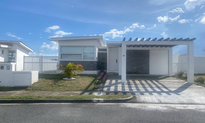 El Palmar Casa | 2-bedroom family-friendly house in Las Lajas-Chame with backyard and small pool.