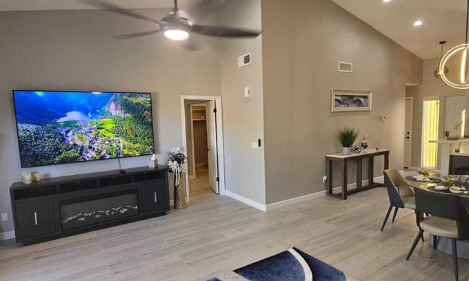 Fountain Hills Casa | 2 Bedroom Fountain Hills Retreat w Jacuzzi ,Pet Friendly!