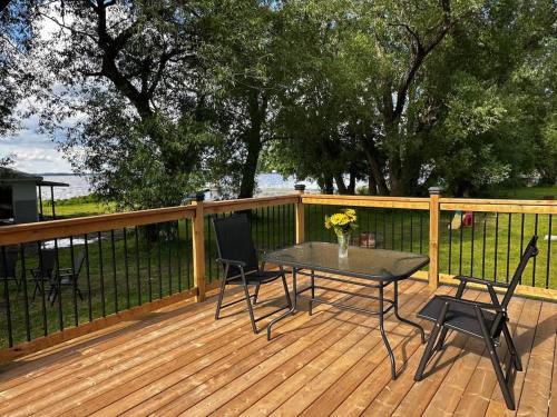 Harwood Casa | 2-bedroom Lake Front Cottage in Harwood ON #7