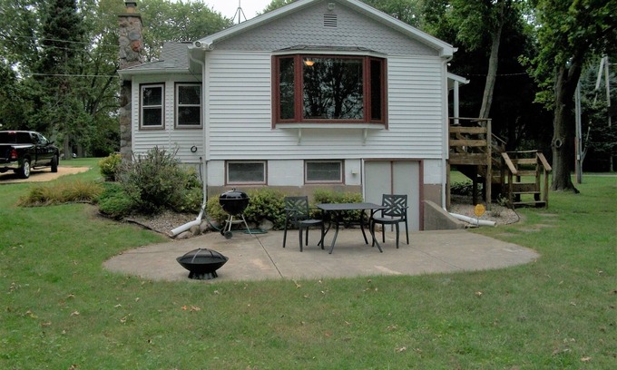 Delavan Casa | 2-bedroom lake house with WiFi, AC in fantastic Delavan Wi