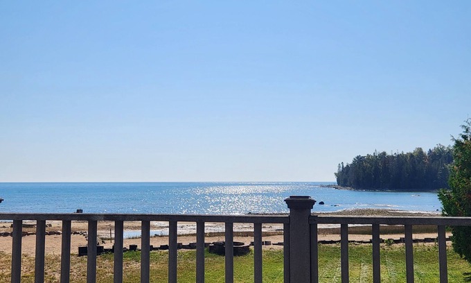 De Tour Village Casa | 2-bedroom, office, and den - Beachfront Lake Huron home
