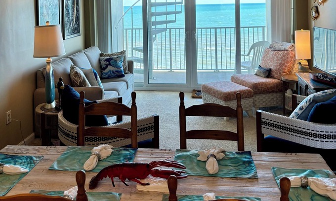 Ash Condominio | 2-bedroom penthouse in North Myrtle Beach with two-story balcony and indoor pool