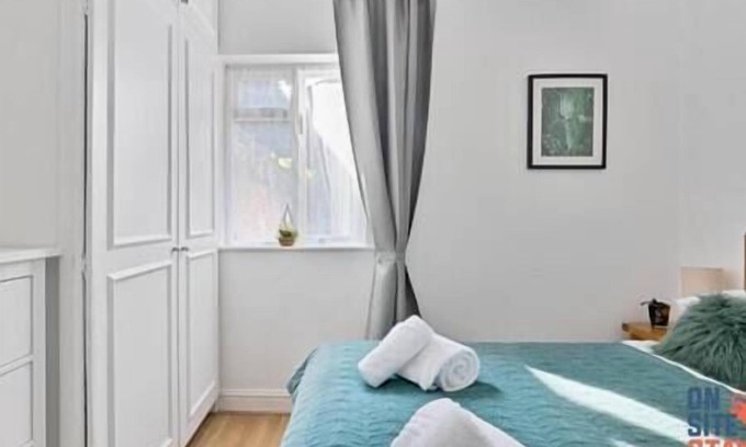 Hillside Casa | 2-BR Flat w. Garden near Wimbledon Station