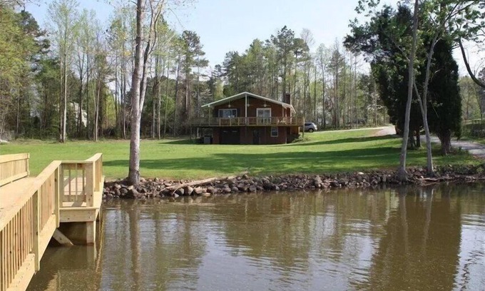 Southmont Casa | Casa de 2 dormitorios con frente al lago, muelle flotante y lanzamiento de botes