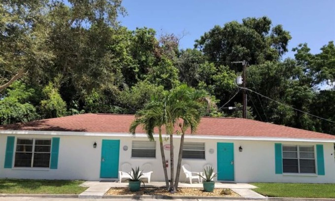 Laurel Villa | 2 BR VILLA SUITE w/ queen bed