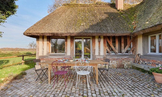 Saint-Ouen-des-Champs Casa | 2 Chaumières normande by Interhome