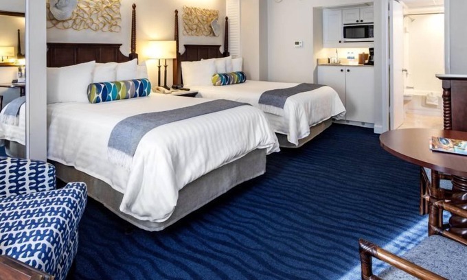 St. Pete Beach Hotel | 2 Comfortable Rooms By The Beach, Parking, Swimming Pools!