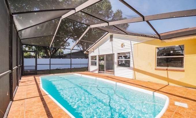 Brandon Casa | 2 houses 5bed 4bath heated pool prime location