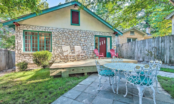 Hot Springs Cabaña | ¡NUEVO! Hot Springs Home w / Patio, 2 millas al Parque Nacional!