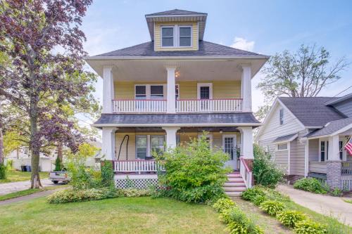 Old Brooklyn Apartamento | 2 Mi to Zoo Charming Apt with Balcony in Cleveland