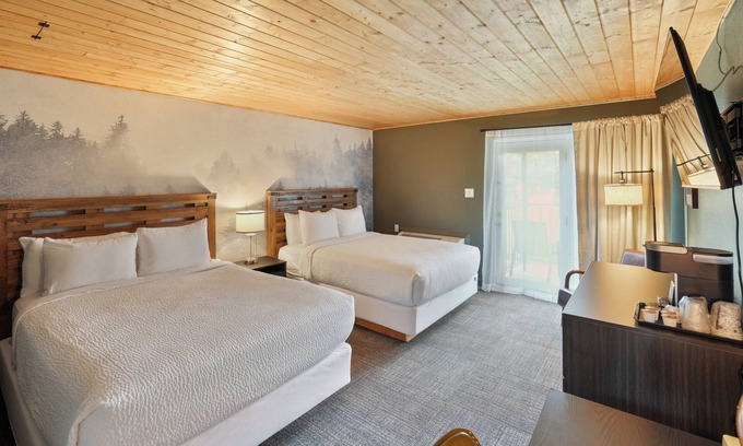 Townsend Hotel | 2 Queen + Mountain Retreat