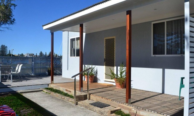 Tuncurry Cabaña | 2 Rockpool Road una casa de campo frente al mar