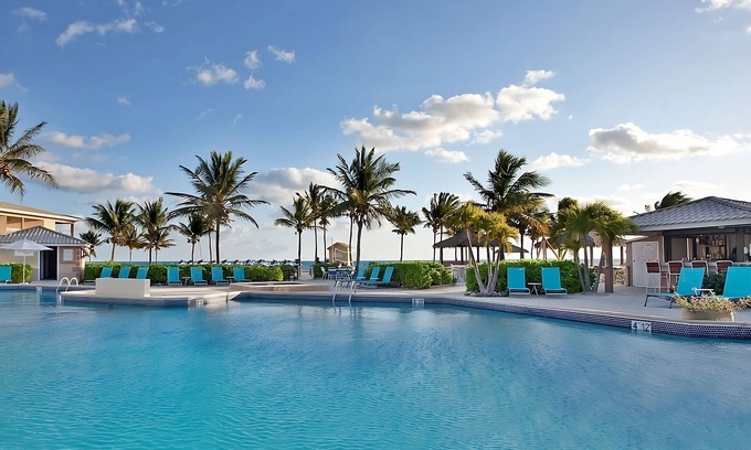 Crystal Harbour Apartamento | 2 Spacious Suites w Full Kitchen, Oceanfront Balcony & Pool - Ideal for Families