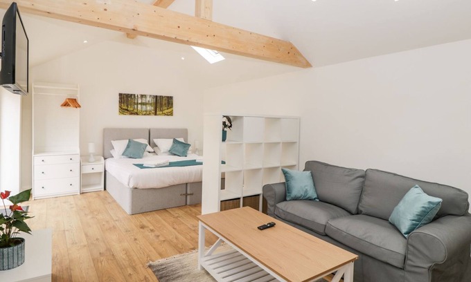 New Forest District Cabaña | 2 WELFORD BARNS, pet friendly, with a garden in Fordingbridge
